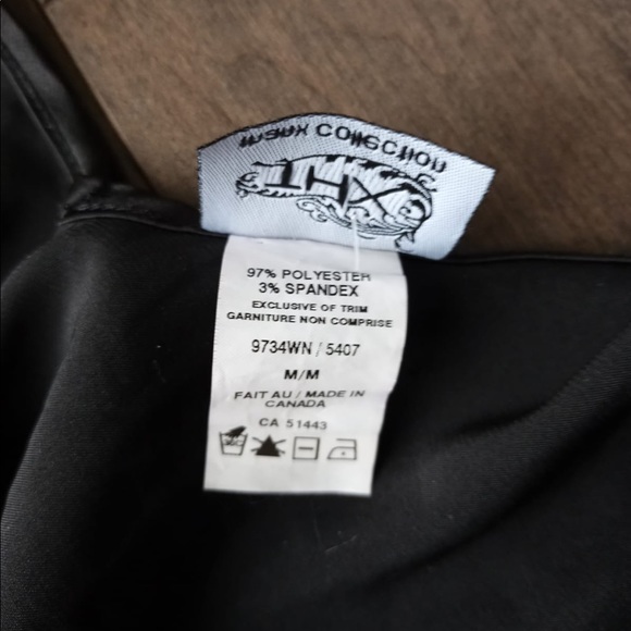 THANX COLLECTION Black Satin Zip Sleeveless Blouse - Picture 4 of 5